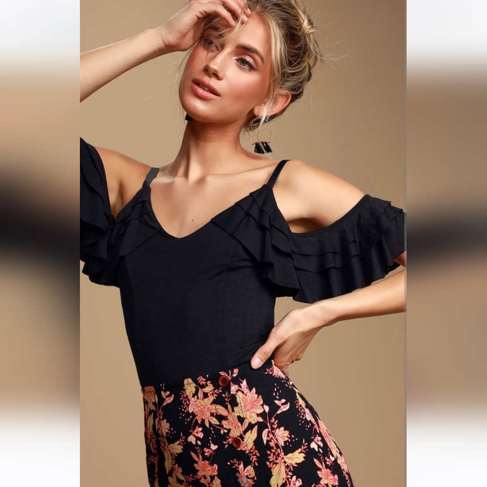 NWT Lulu's Ruffle Off Shoulder Top - Picture 3 of 4